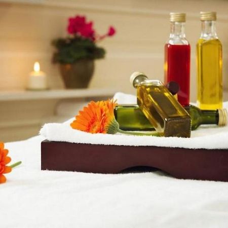 Wellness hotel Spark Malacky Buitenkant foto