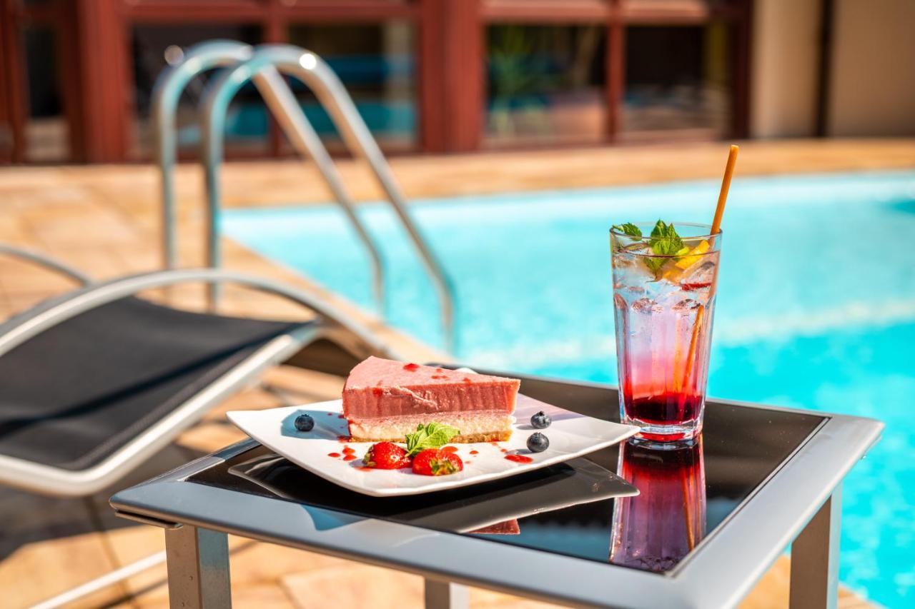 Wellness hotel Spark Malacky Buitenkant foto