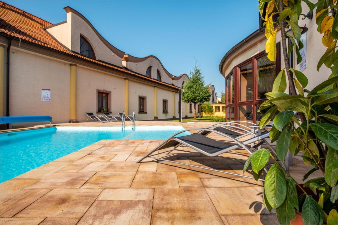 Wellness hotel Spark Malacky Buitenkant foto