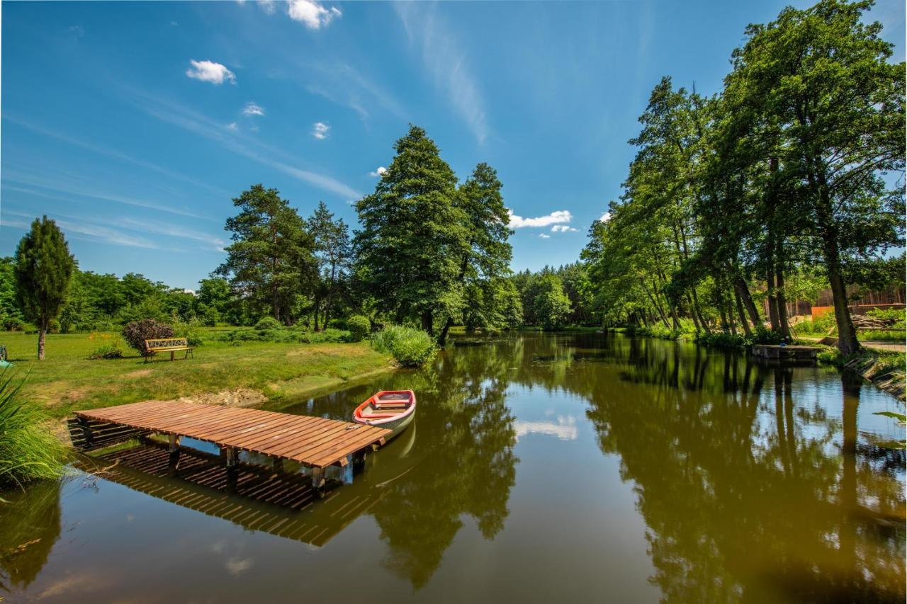 Wellness hotel Spark Malacky Buitenkant foto