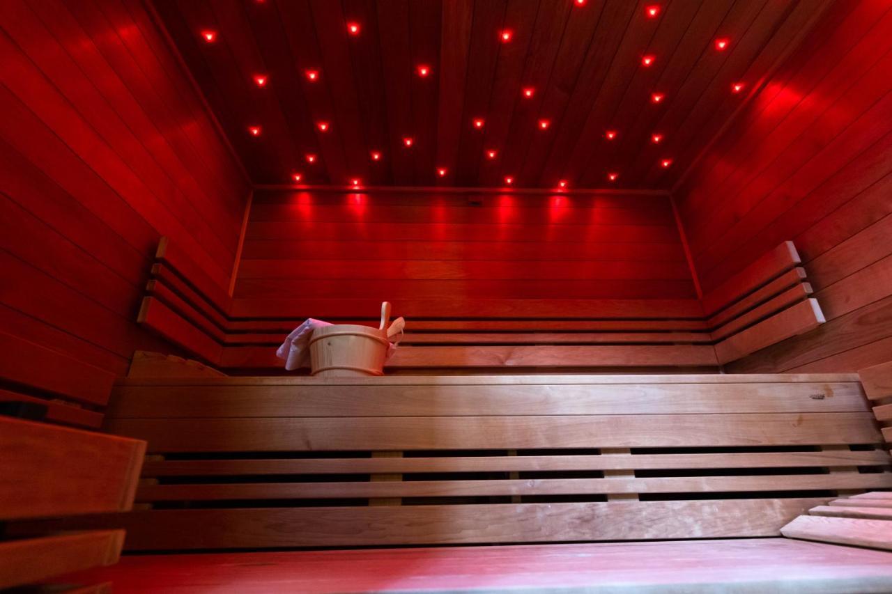 Wellness hotel Spark Malacky Buitenkant foto