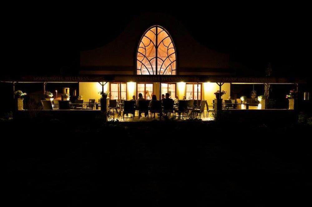 Wellness hotel Spark Malacky Buitenkant foto