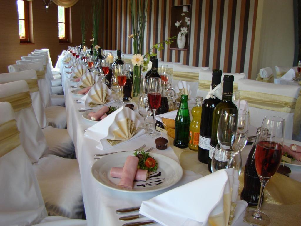 Wellness hotel Spark Malacky Buitenkant foto