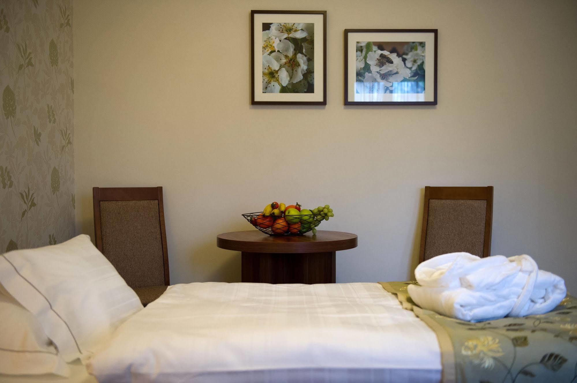 Wellness hotel Spark Malacky Buitenkant foto