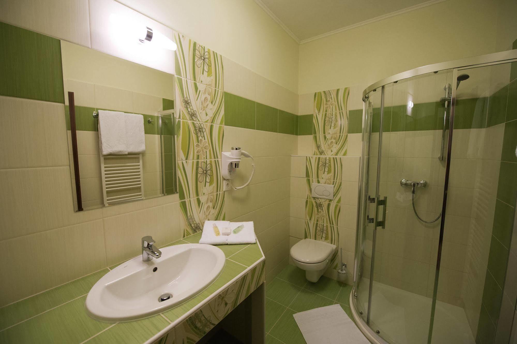 Wellness hotel Spark Malacky Buitenkant foto