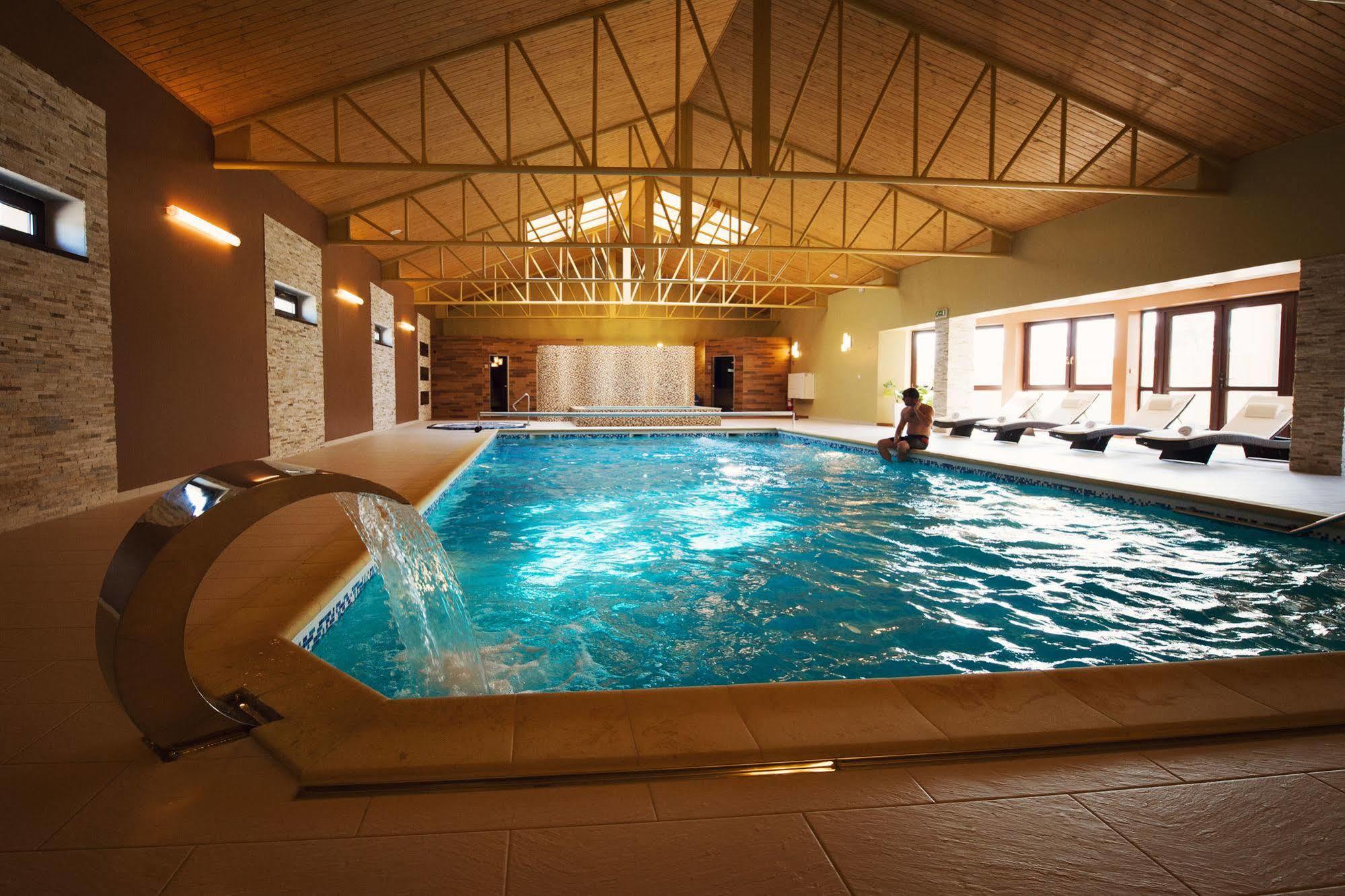 Wellness hotel Spark Malacky Buitenkant foto