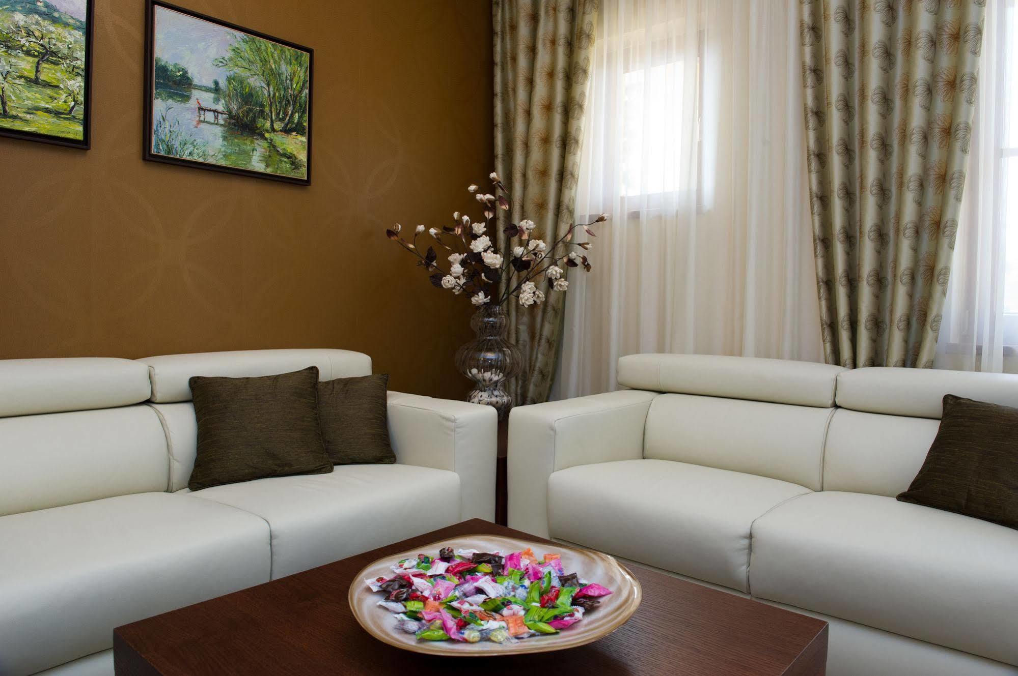 Wellness hotel Spark Malacky Buitenkant foto