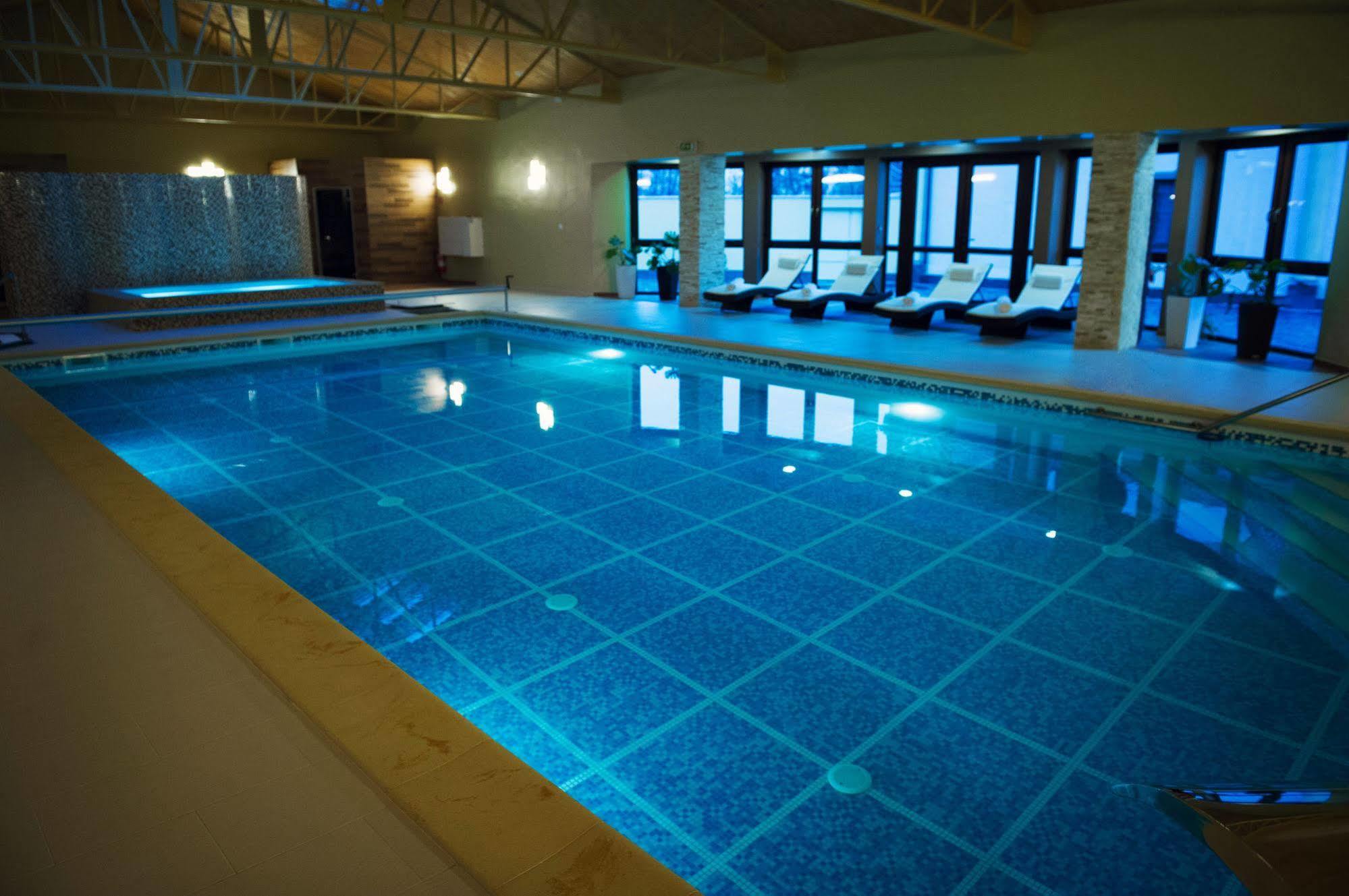 Wellness hotel Spark Malacky Buitenkant foto