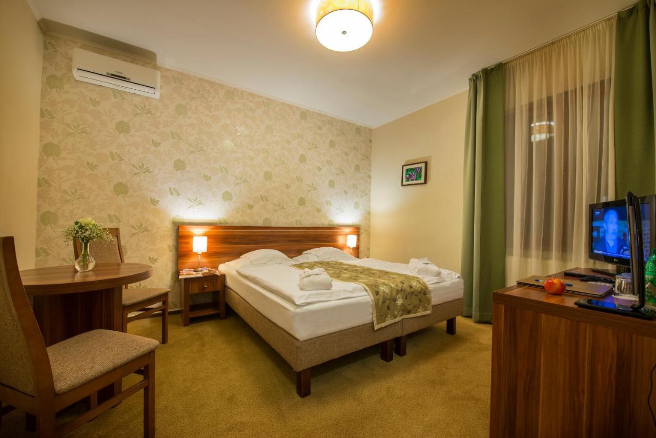 Wellness hotel Spark Malacky Buitenkant foto
