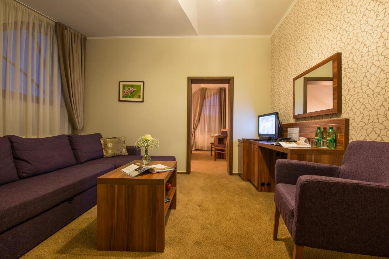Wellness hotel Spark Malacky Buitenkant foto