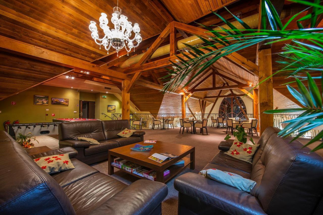 Wellness hotel Spark Malacky Buitenkant foto